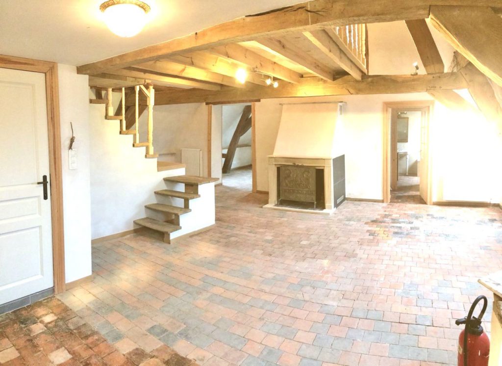Duplex dans corps de ferme à vendre
